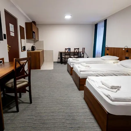 Hit & 4* ワルシャワ